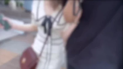 和小姐姐逛街开心了！被大学生兄弟们多人轮操内射